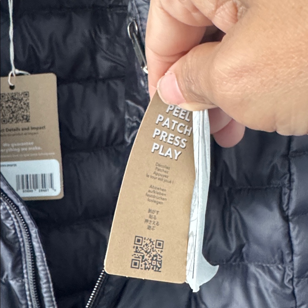 Patagonia Women's Puffer Jacket New with Tags. Logo embroidered. Size S. Winter - Picture 5 of 8